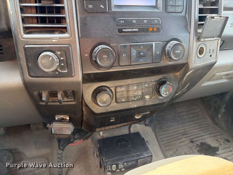 image for item ER1821 2020 Ford F450 Super Duty Crew Cab utility / service truck