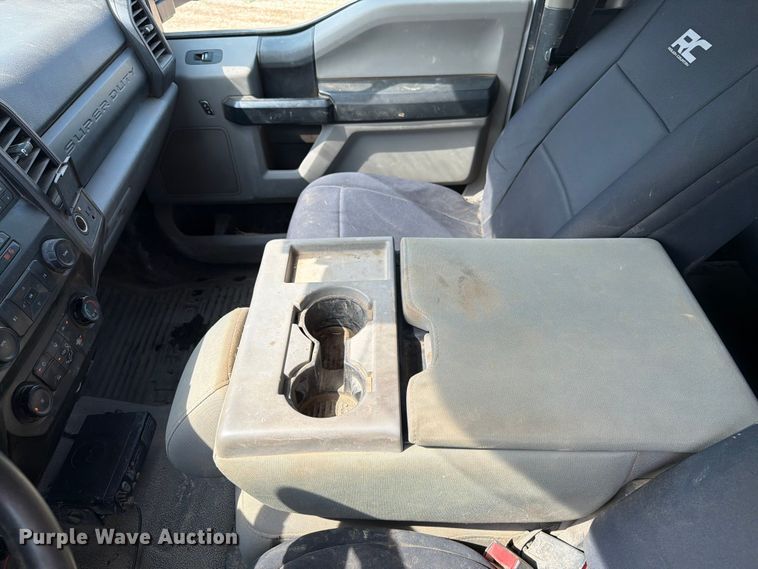 image for item ER1821 2020 Ford F450 Super Duty Crew Cab utility / service truck