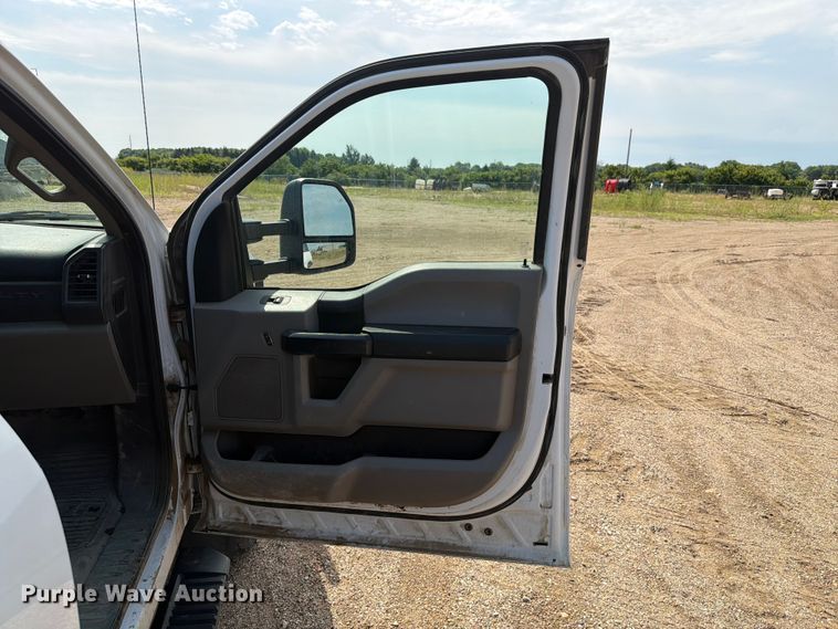 image for item ER1821 2020 Ford F450 Super Duty Crew Cab utility / service truck