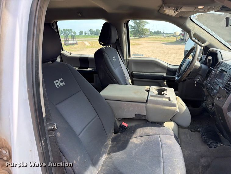 image for item ER1821 2020 Ford F450 Super Duty Crew Cab utility / service truck