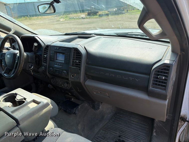 image for item ER1821 2020 Ford F450 Super Duty Crew Cab utility / service truck