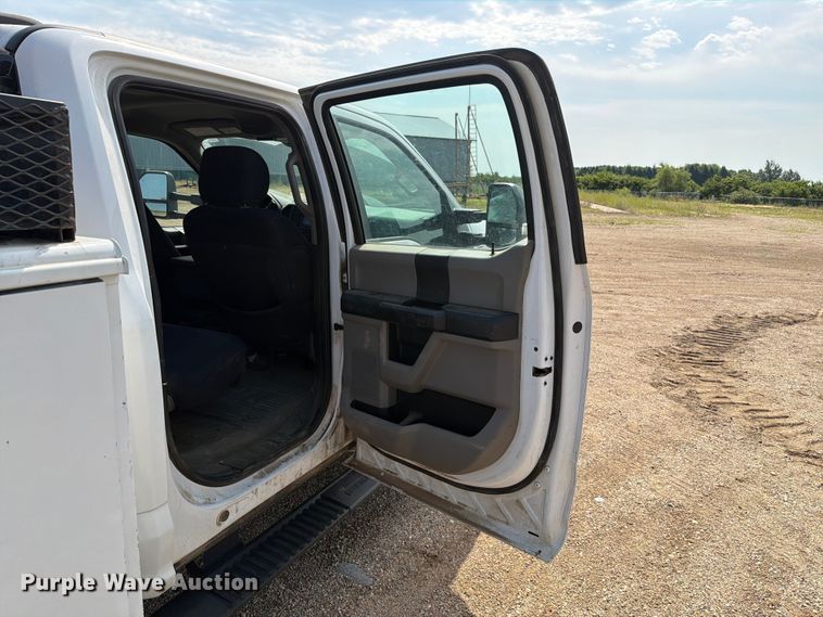 image for item ER1821 2020 Ford F450 Super Duty Crew Cab utility / service truck