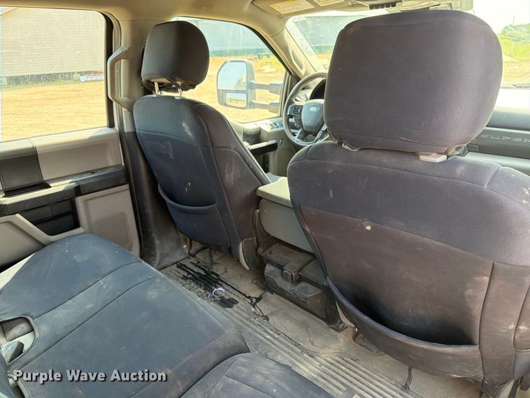 image for item ER1821 2020 Ford F450 Super Duty Crew Cab utility / service truck