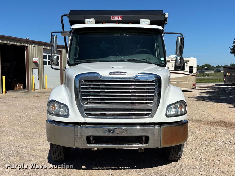 image for item ER3062 2005 Freightliner Business Class M2 dump truck