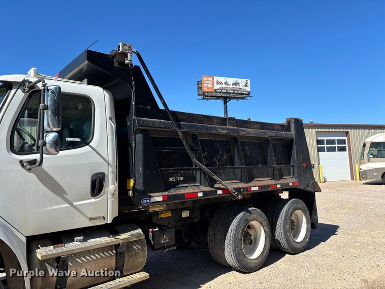 image for item ER3062 2005 Freightliner Business Class M2 dump truck
