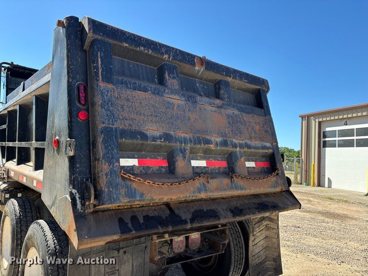 image for item ER3062 2005 Freightliner Business Class M2 dump truck