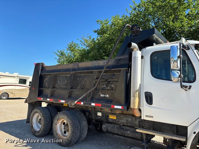 image for item ER3062 2005 Freightliner Business Class M2 dump truck