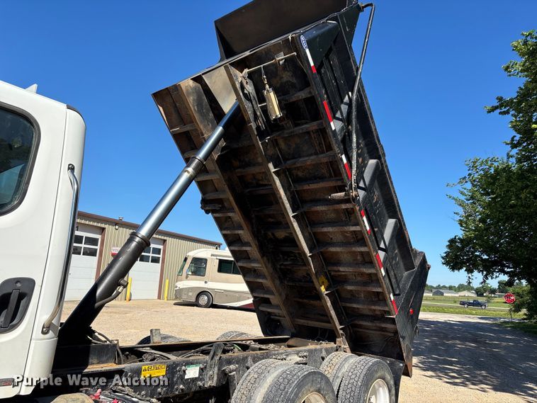 image for item ER3062 2005 Freightliner Business Class M2 dump truck