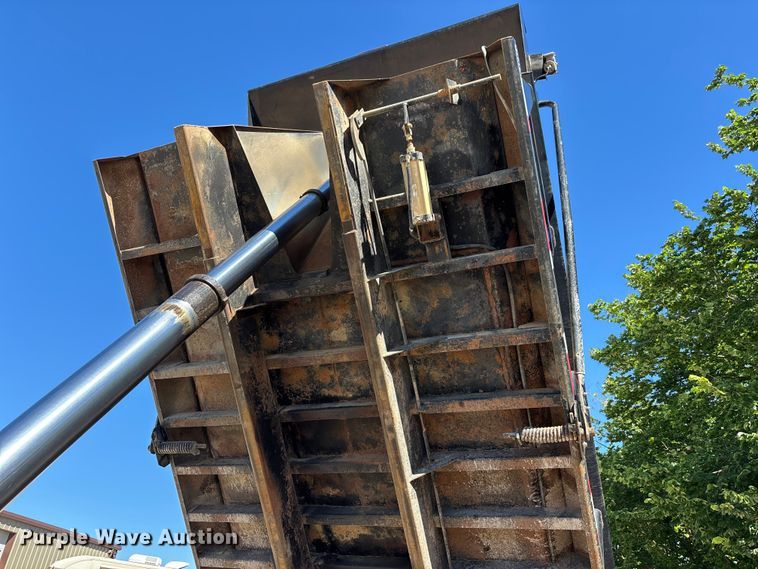 image for item ER3062 2005 Freightliner Business Class M2 dump truck