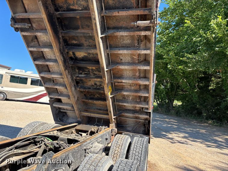 image for item ER3062 2005 Freightliner Business Class M2 dump truck