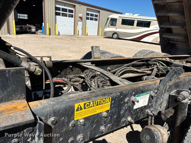 image for item ER3062 2005 Freightliner Business Class M2 dump truck