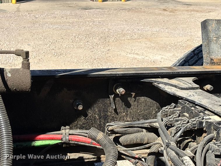 image for item ER3062 2005 Freightliner Business Class M2 dump truck