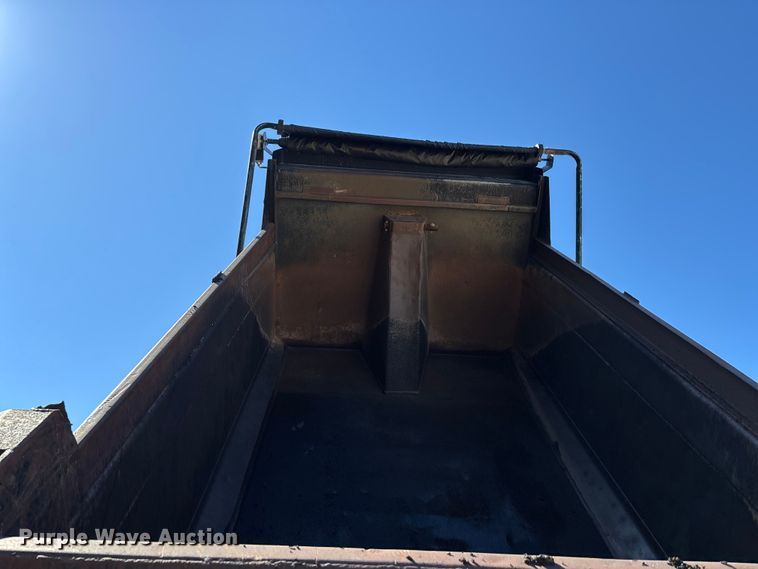 image for item ER3062 2005 Freightliner Business Class M2 dump truck
