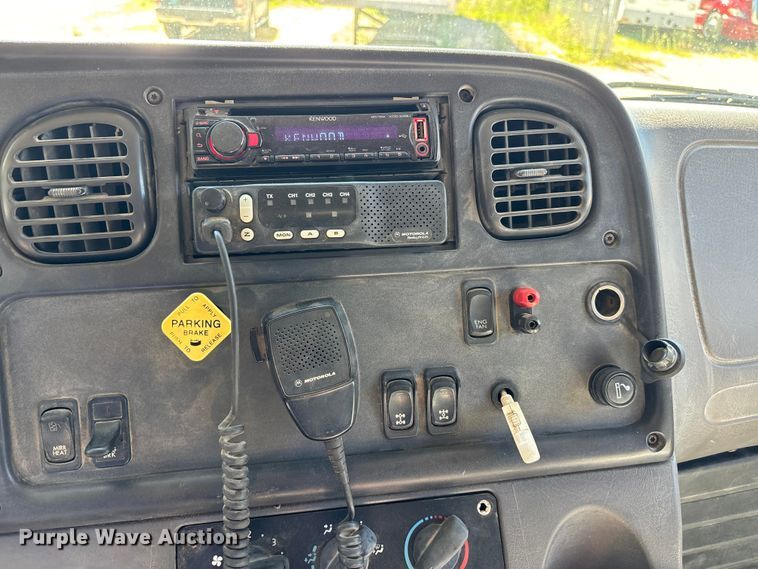 image for item ER3062 2005 Freightliner Business Class M2 dump truck