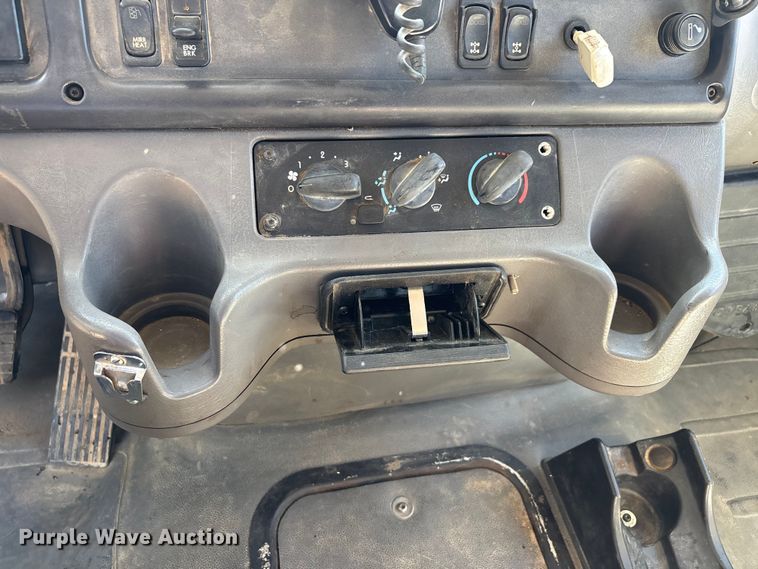 image for item ER3062 2005 Freightliner Business Class M2 dump truck