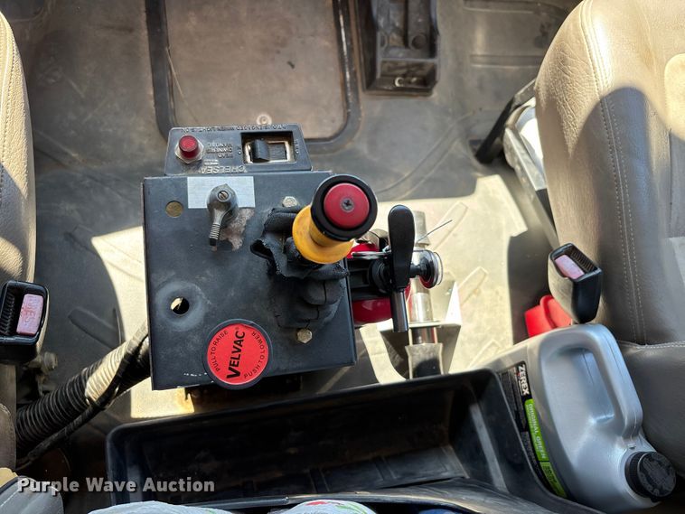 image for item ER3062 2005 Freightliner Business Class M2 dump truck