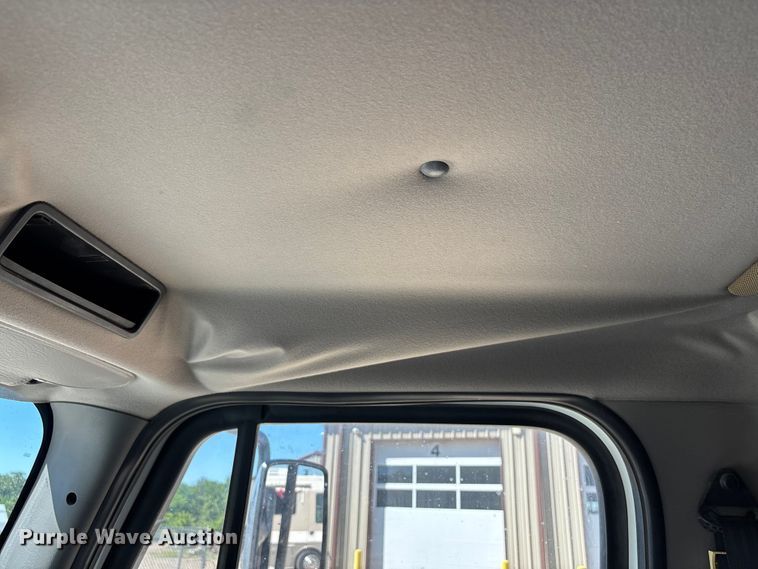 image for item ER3062 2005 Freightliner Business Class M2 dump truck