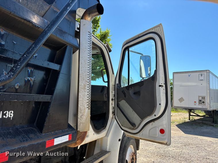 image for item ER3062 2005 Freightliner Business Class M2 dump truck