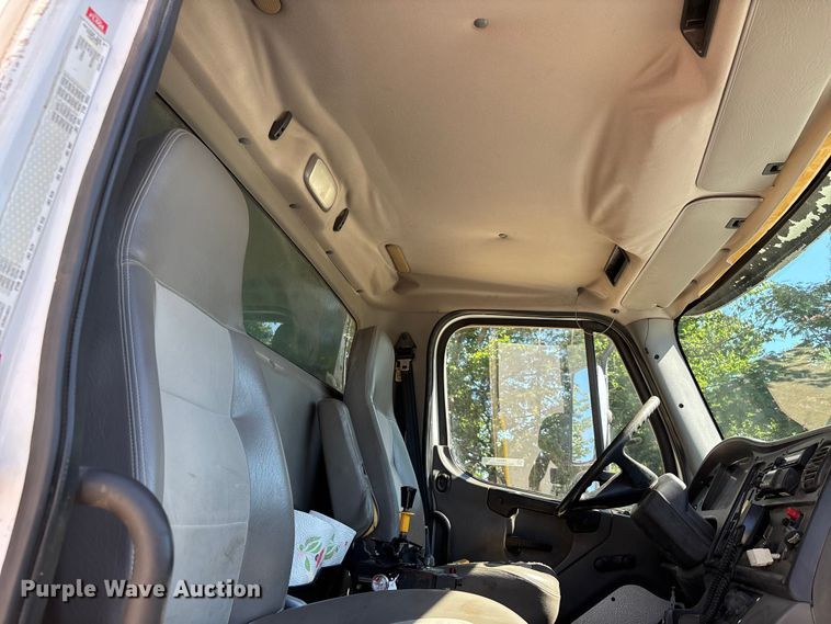 image for item ER3062 2005 Freightliner Business Class M2 dump truck