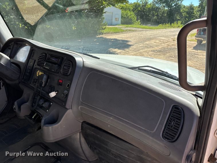 image for item ER3062 2005 Freightliner Business Class M2 dump truck