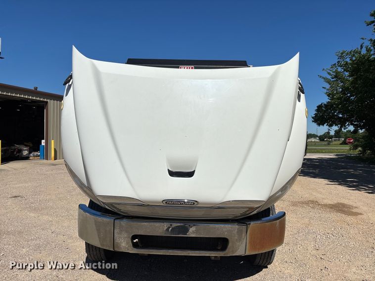 image for item ER3062 2005 Freightliner Business Class M2 dump truck