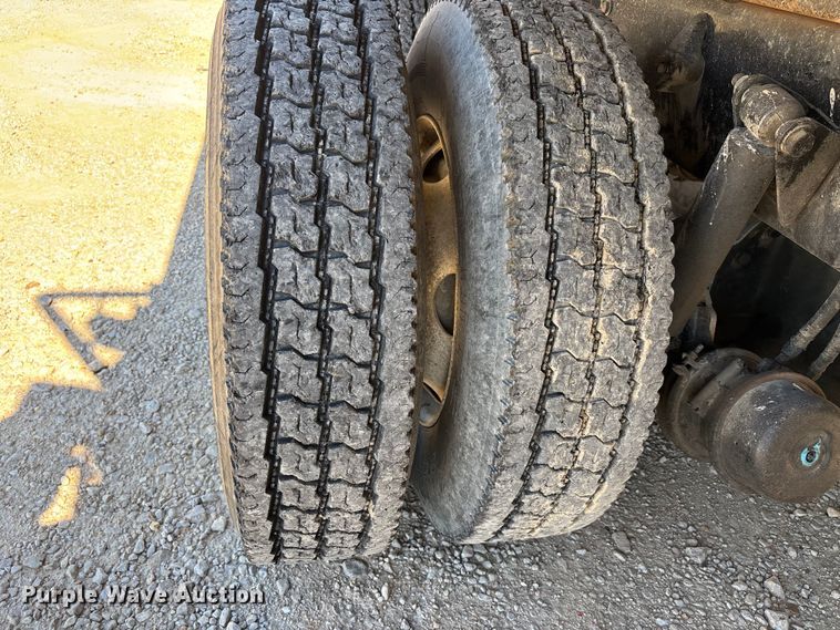image for item ER3062 2005 Freightliner Business Class M2 dump truck