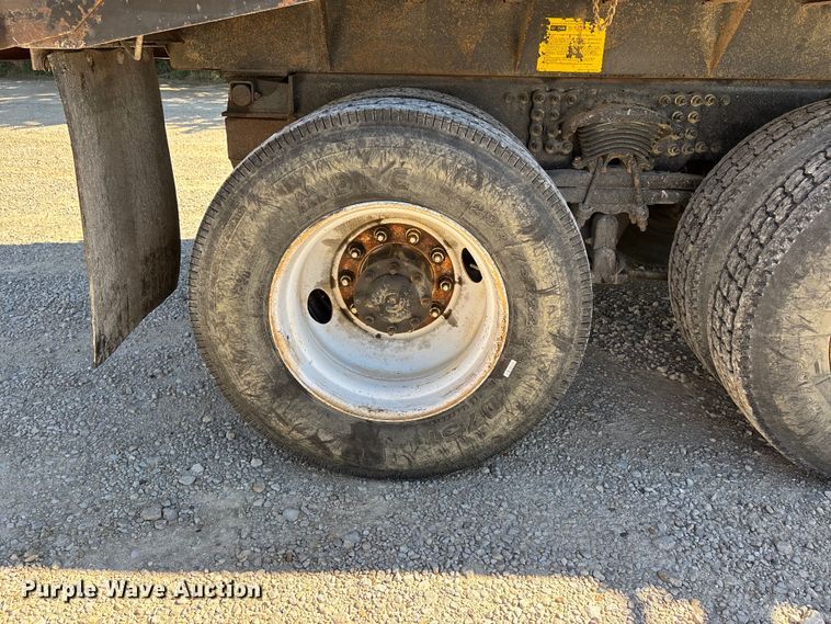 image for item ER3062 2005 Freightliner Business Class M2 dump truck
