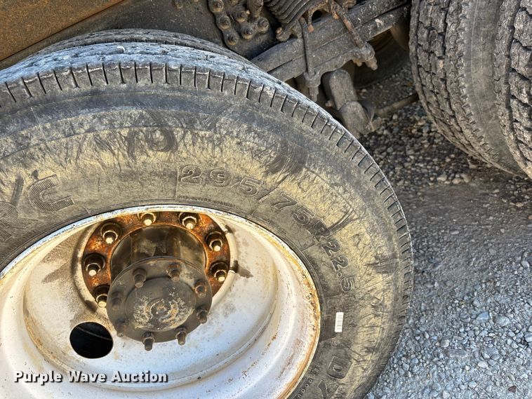 image for item ER3062 2005 Freightliner Business Class M2 dump truck