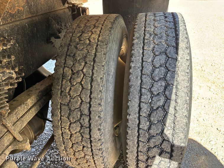image for item ER3062 2005 Freightliner Business Class M2 dump truck