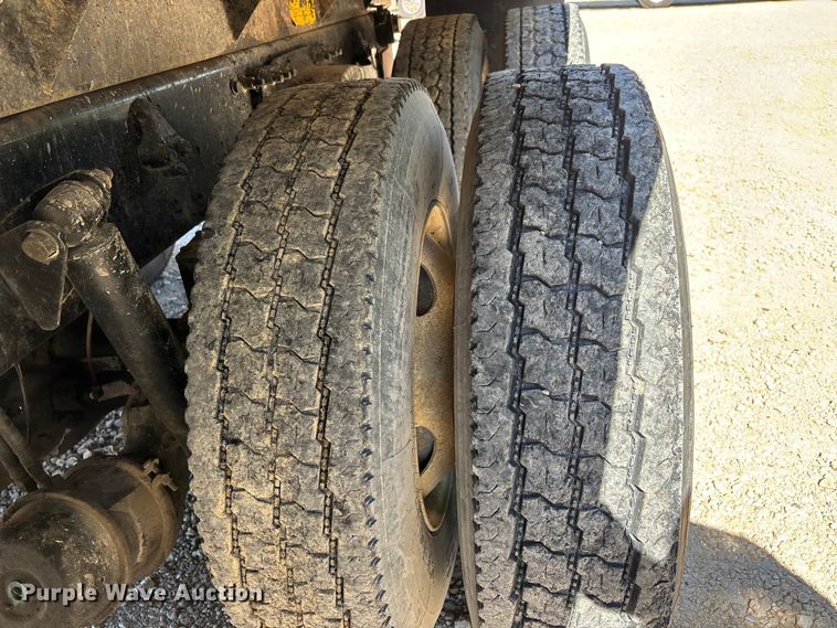 image for item ER3062 2005 Freightliner Business Class M2 dump truck