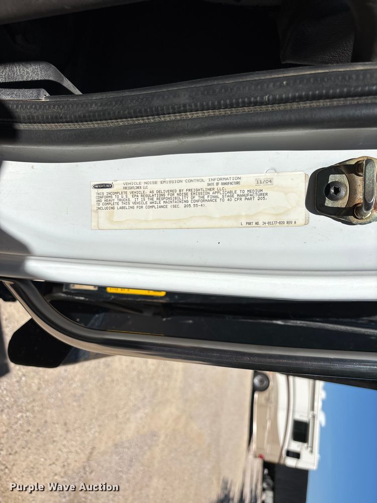 image for item ER3062 2005 Freightliner Business Class M2 dump truck