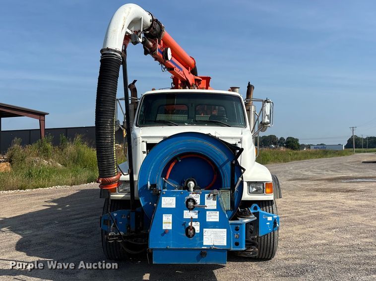 image for item ER3072 2007 Sterling L7500 hydrovac truck
