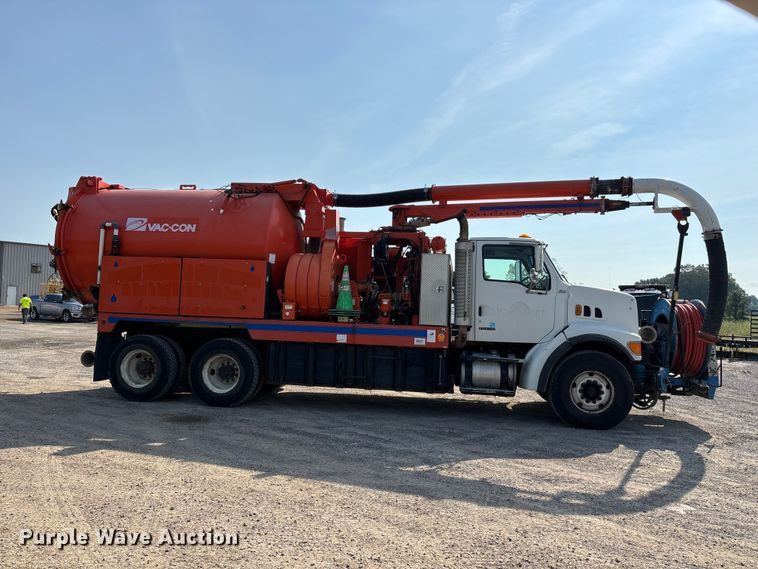 image for item ER3072 2007 Sterling L7500 hydrovac truck