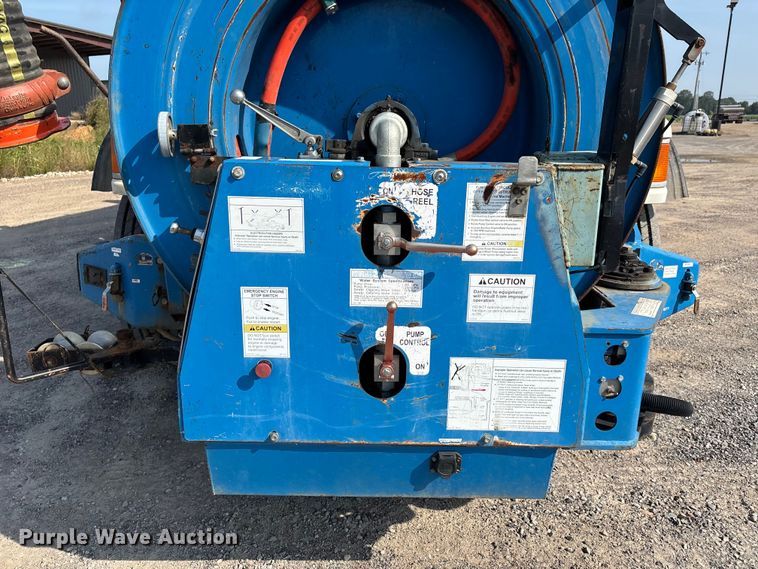 image for item ER3072 2007 Sterling L7500 hydrovac truck