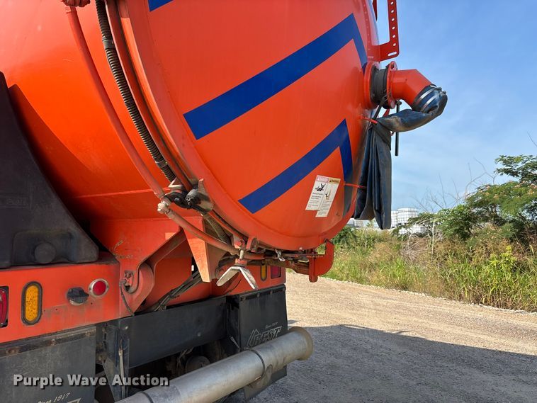 image for item ER3072 2007 Sterling L7500 hydrovac truck