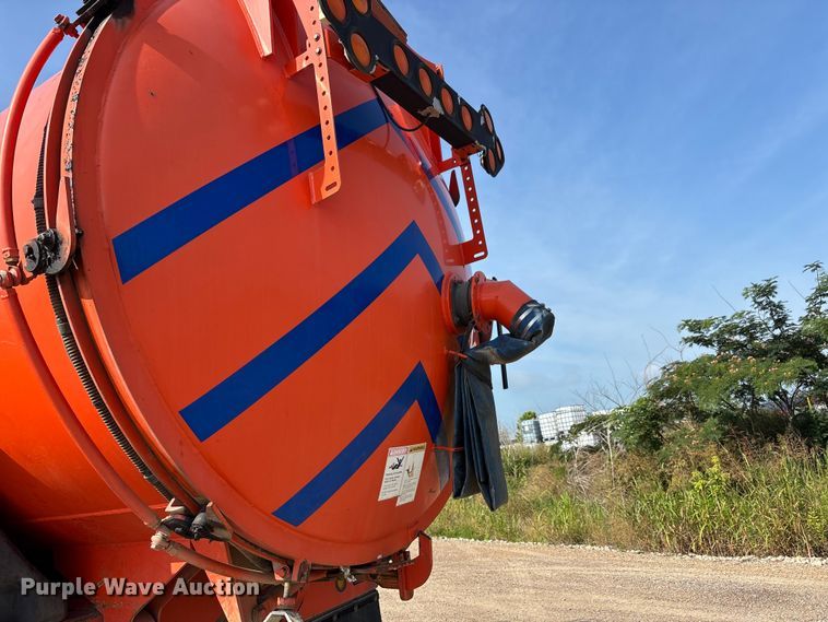 image for item ER3072 2007 Sterling L7500 hydrovac truck