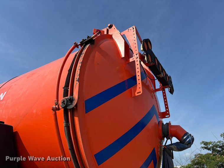 image for item ER3072 2007 Sterling L7500 hydrovac truck