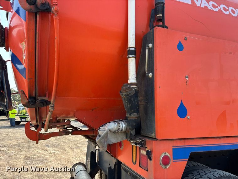image for item ER3072 2007 Sterling L7500 hydrovac truck