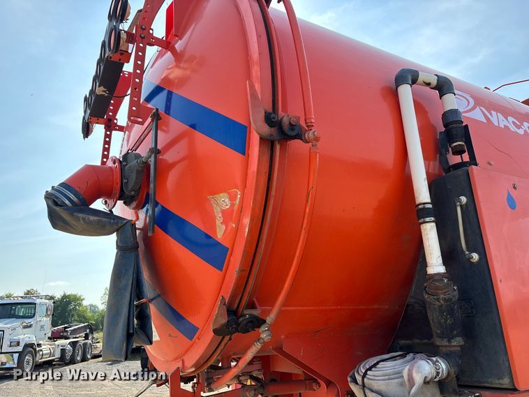 image for item ER3072 2007 Sterling L7500 hydrovac truck
