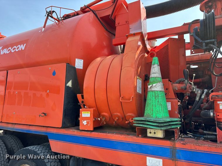 image for item ER3072 2007 Sterling L7500 hydrovac truck