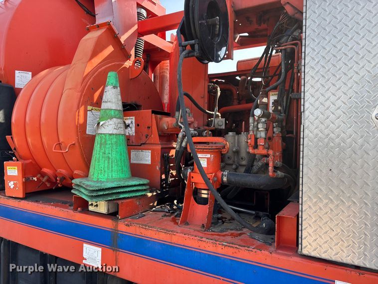 image for item ER3072 2007 Sterling L7500 hydrovac truck