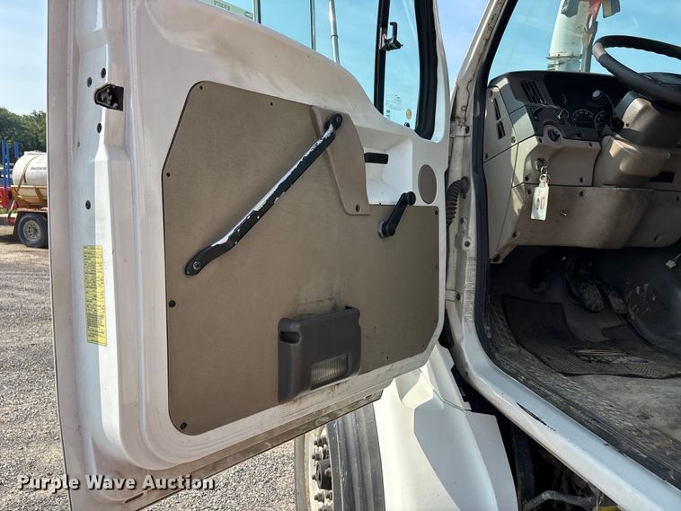image for item ER3072 2007 Sterling L7500 hydrovac truck