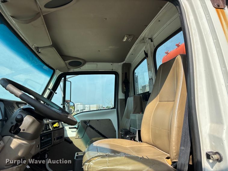 image for item ER3072 2007 Sterling L7500 hydrovac truck
