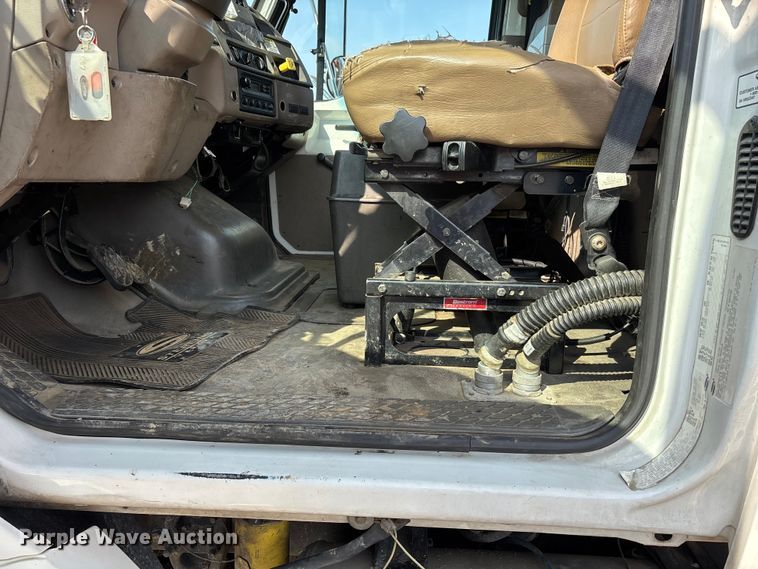 image for item ER3072 2007 Sterling L7500 hydrovac truck