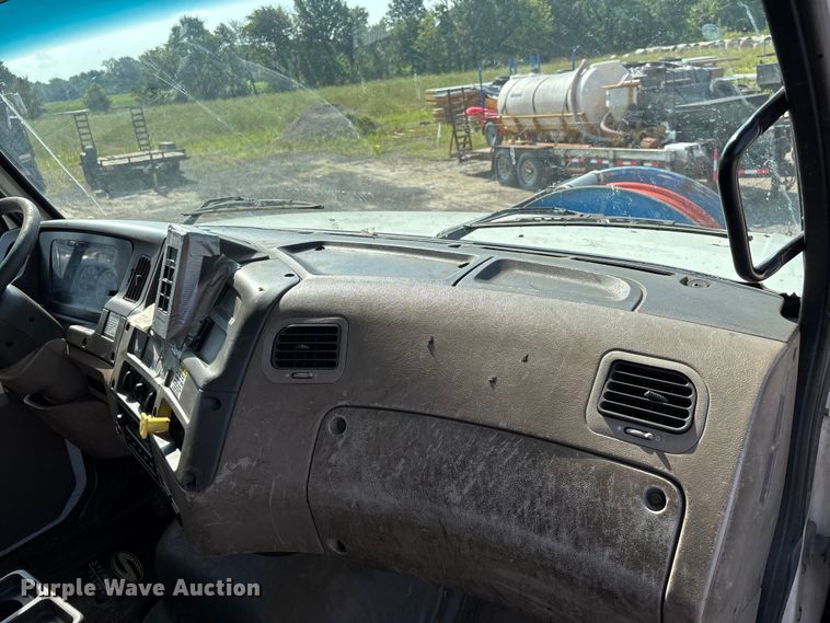 image for item ER3072 2007 Sterling L7500 hydrovac truck