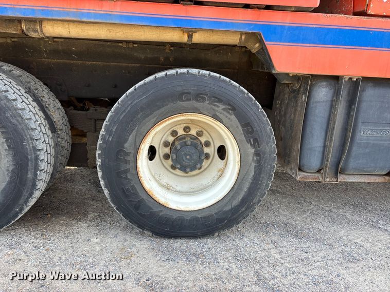image for item ER3072 2007 Sterling L7500 hydrovac truck