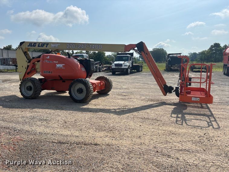 image for item ER3073 2012 JLG 600AJ boom lift