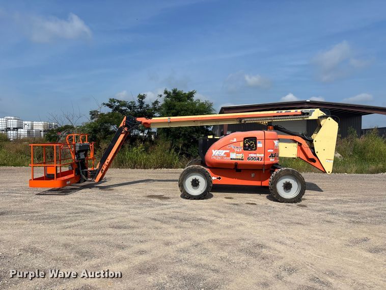 image for item ER3073 2012 JLG 600AJ boom lift