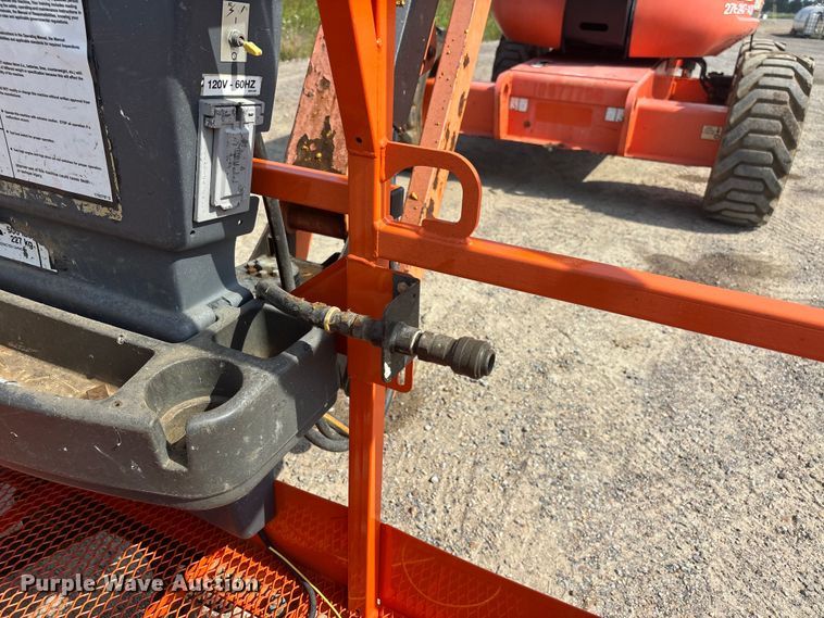 image for item ER3073 2012 JLG 600AJ boom lift