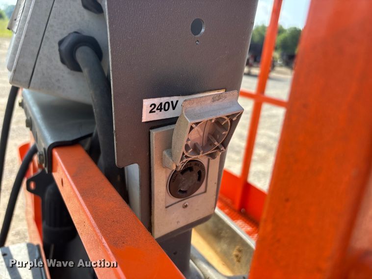 image for item ER3073 2012 JLG 600AJ boom lift